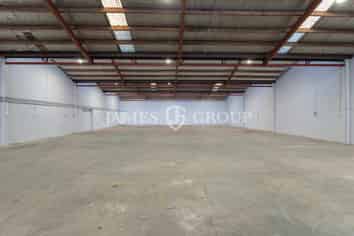 740m² High Exposure Warehouse next to Motorway