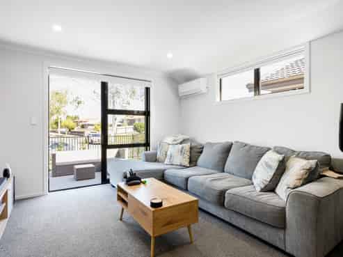 1/15 Mabian Crescent, Deanwell
