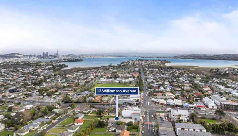 13 Williamson Avenue, Belmont