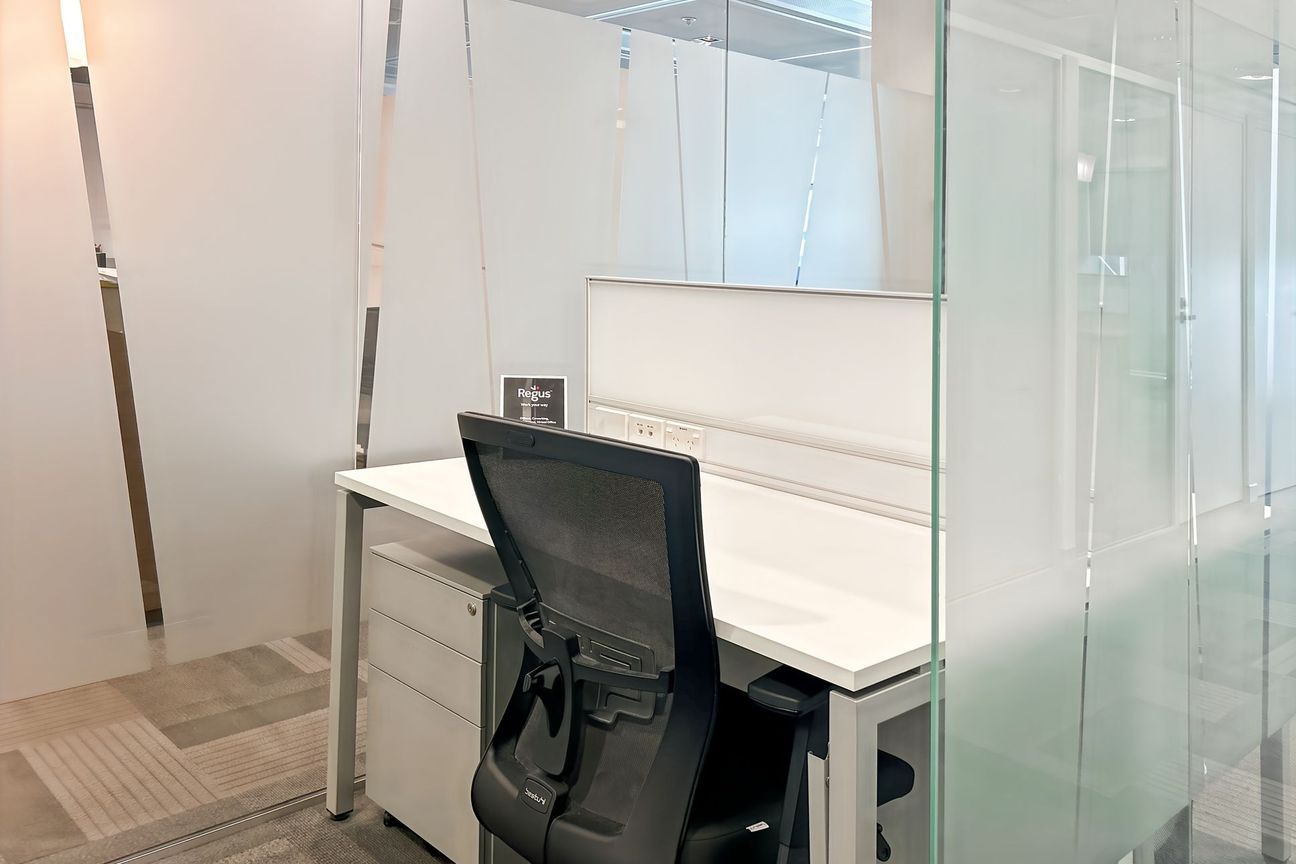 Flexible workspace in Regus 21 Queen Street - Više