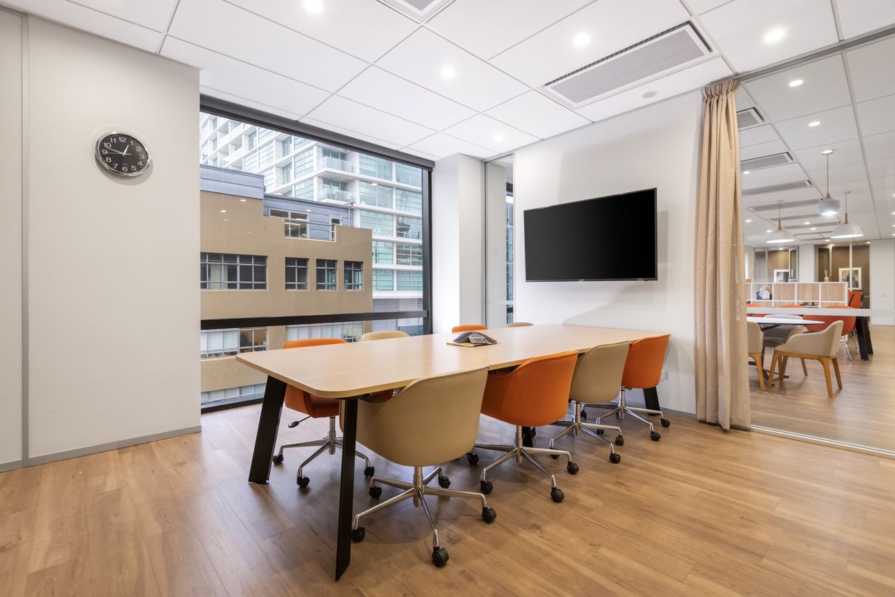 Discover many ways to work your way in Willis St - Altro