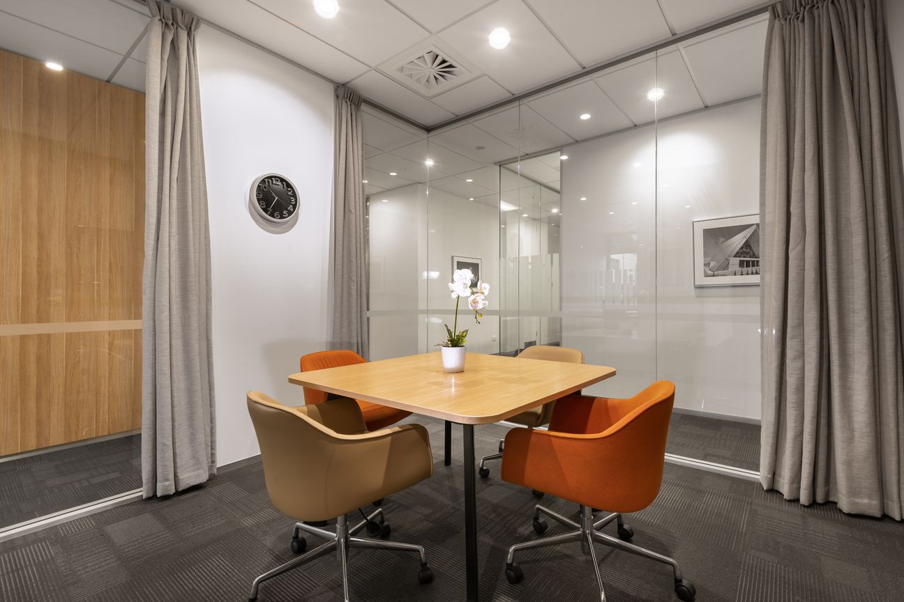 Discover many ways to work your way in Willis St - Vista 5