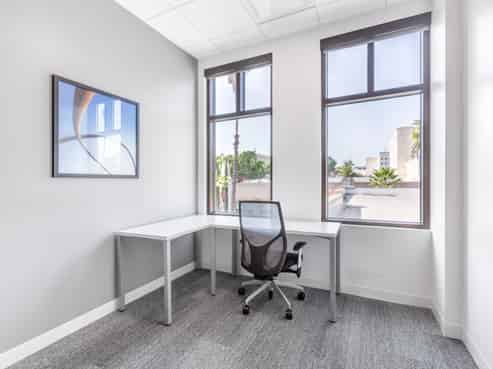 Offices for 2 persons in 110 Carlton Gore Rd