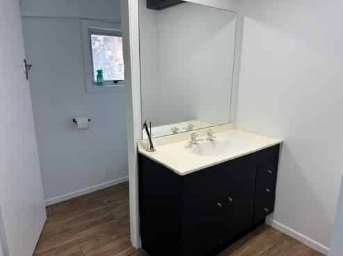 Double bay workshop with ample yard - Fitzroy