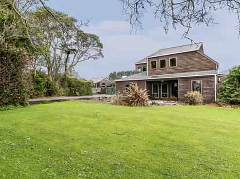 612 Plymouth Road, Oakura