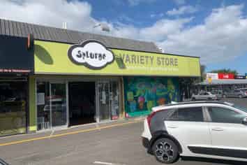 Large Dinsdale retail for lease