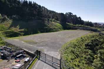 Large Flat Fenced Yard
