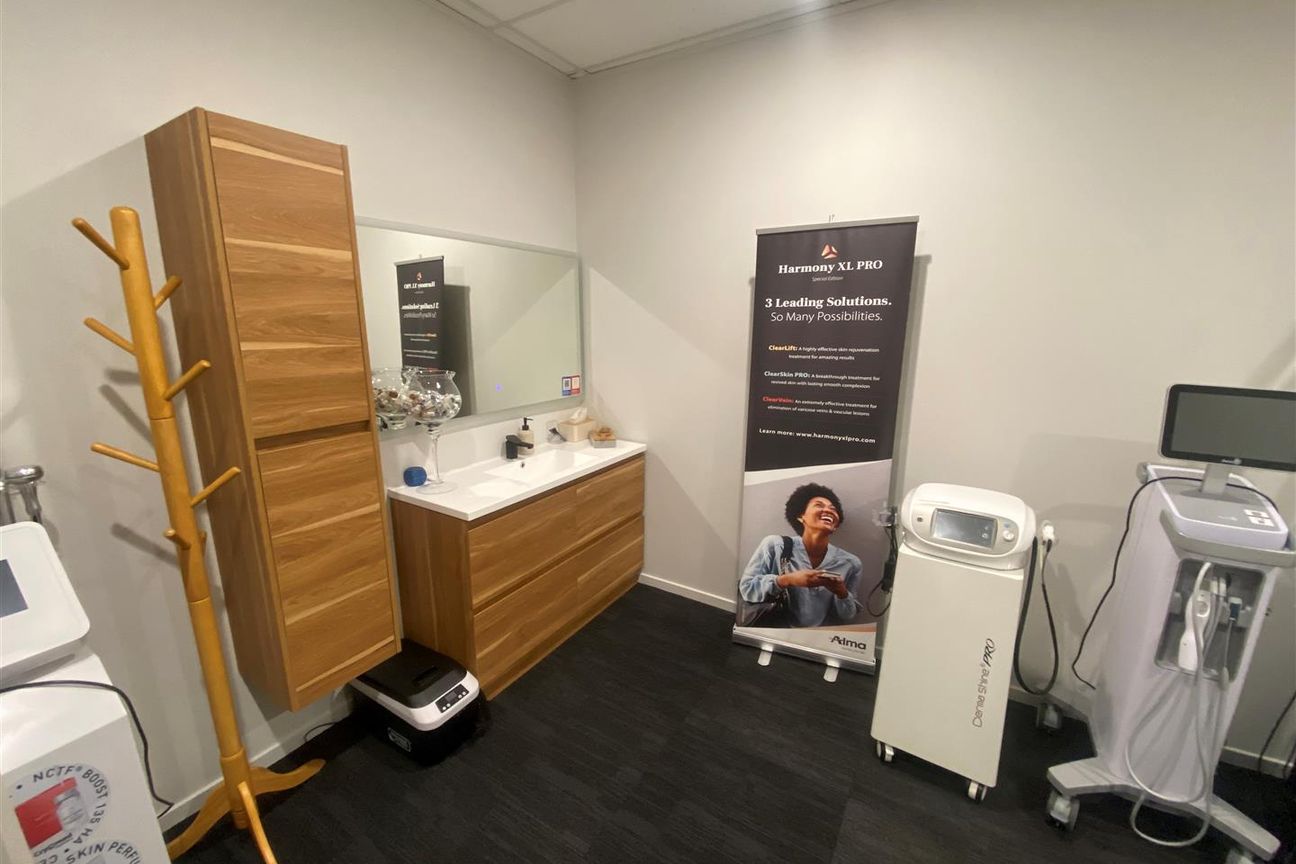 High-Visibility Retail/Service Space - Vista 6