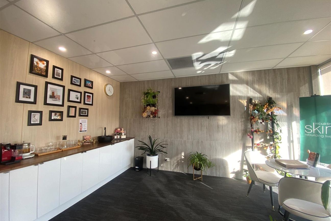 High-Visibility Retail/Service Space - Vista 3
