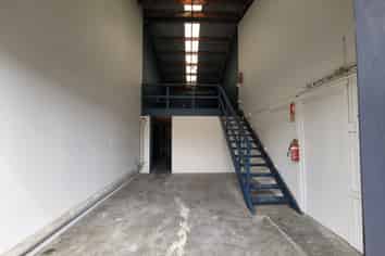 Industrial Unit  - Handy Location