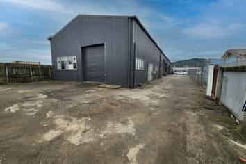 Industrial Unit  - Handy Location