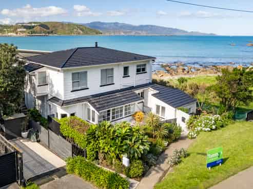 281 Queens Drive, Lyall Bay