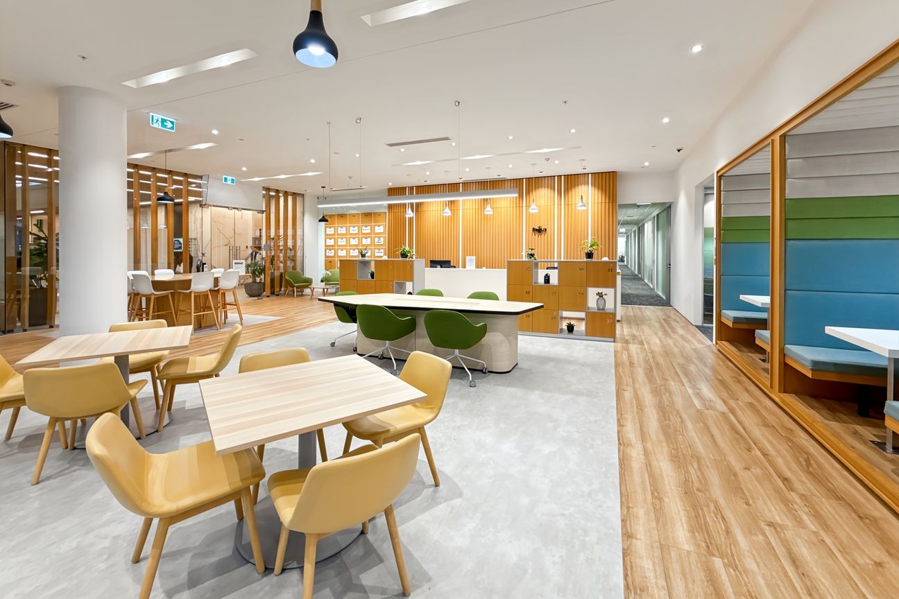 Office for 4 persons in Regus 155 Fanshawe Street – další