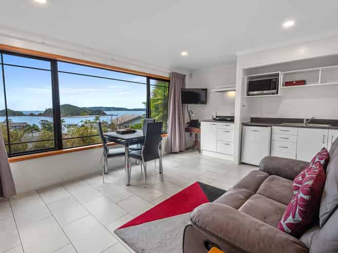 10 -12 Bayview Road, Paihia