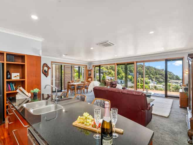 10 -12 Bayview Road, Paihia
