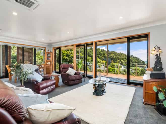 10 -12 Bayview Road, Paihia