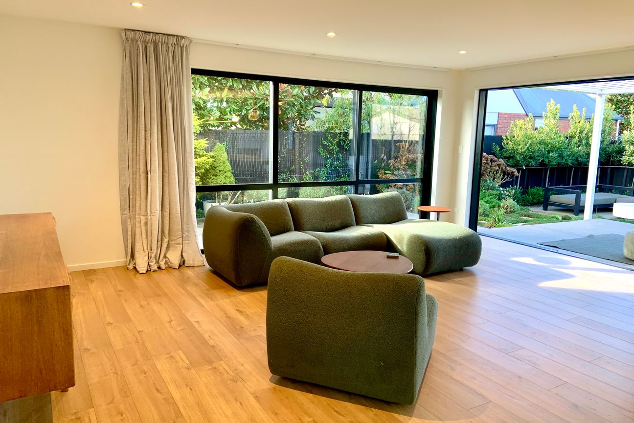 Stunning Executive Fully Furnished Family Home in Private Peaceful Location! - Widok 5