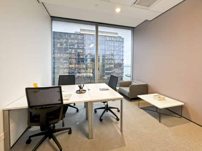 Dream offices for 2 persons in Commercial Bay