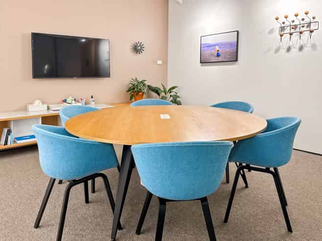 Dream offices for 2 persons in Commercial Bay