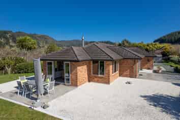 35 Hollyman Road, Hira