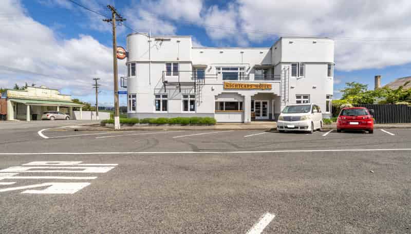 1 Clapps Street, Nightcaps