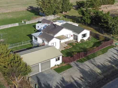 8 Olive Avenue, Middlemarch