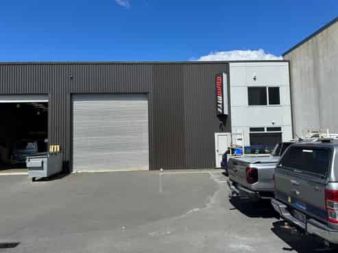 Large Unit with Consented Mezzanine