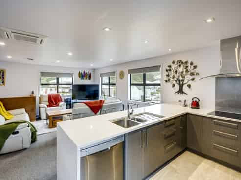 83 Shakespeare Road, Bluff Hill