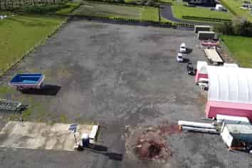 DAIRY FLAT SECURE YARD SPACE
