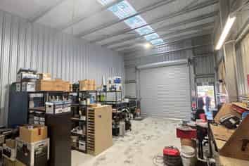DAIRY FLAT STORAGE WITH POWER
