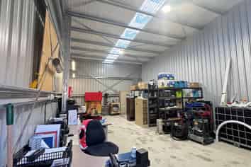 DAIRY FLAT STORAGE WITH POWER

