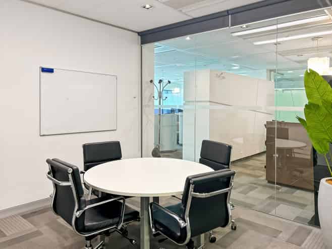 Office space for 4 persons in Regus Queen Street