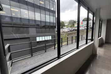 Newly refurbished & self-contained on College Hill
