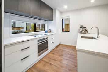 76 Jacks Landing Drive, Hamilton Lake