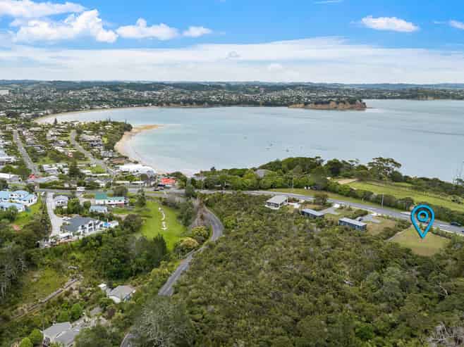 1119b Whangaparaoa Road, Tindalls Beach
