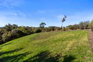 1119b Whangaparaoa Road, Tindalls Beach