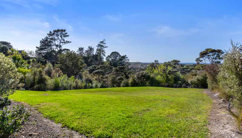 1119b Whangaparaoa Road, Tindalls Beach