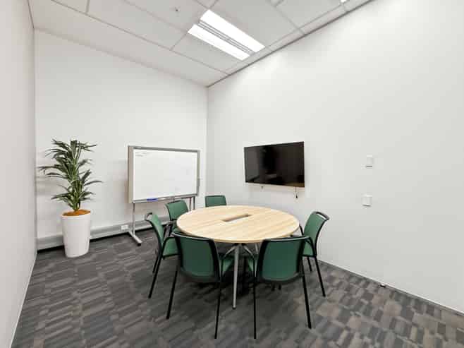 Find a dedicated desk in Regus 155 Fanshawe Street