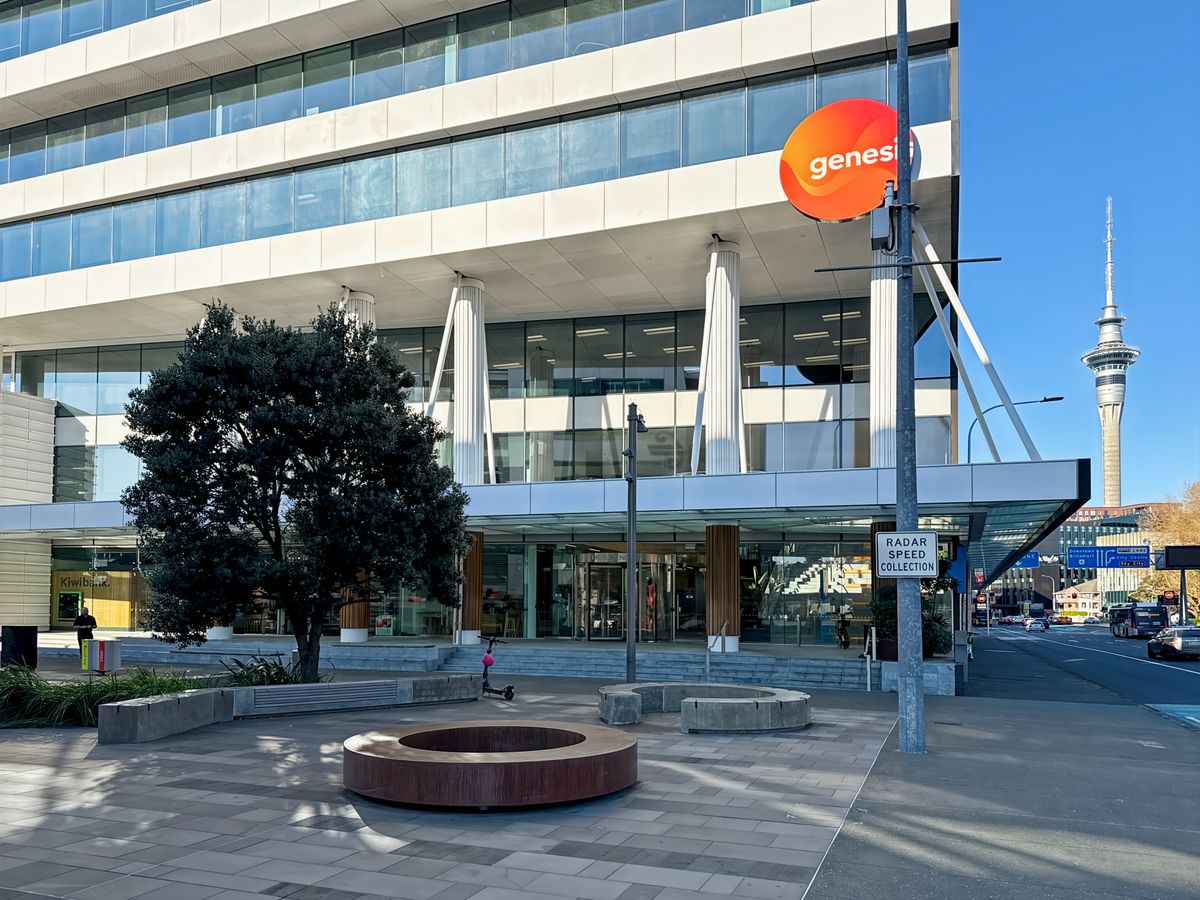 Find a dedicated desk in Regus 155 Fanshawe Street - Widok 2