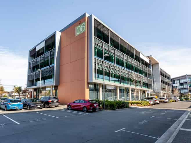 Office space for 4 persons in Regus Hazeldean Rd