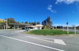 High profile retail/workshop on SH1 