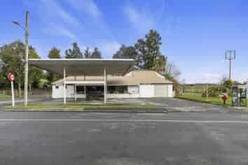 High profile retail/workshop on SH1 