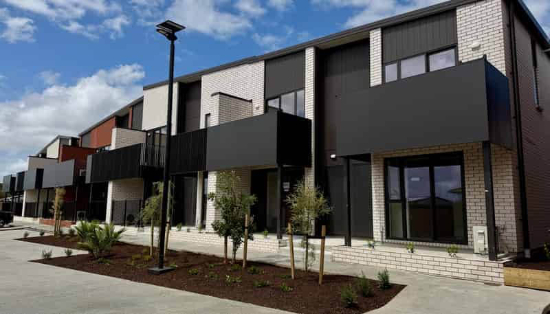 10-12 Humphreys Place, Mangere