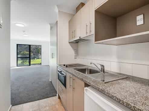 2/25B Weranui Road, Waiwera