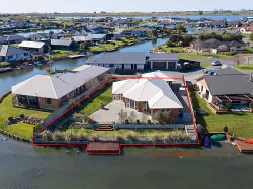 6 Halston Close, Huntingdon/Lake Hood