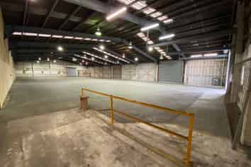 Spacious Industrial Warehouses in Prime Location