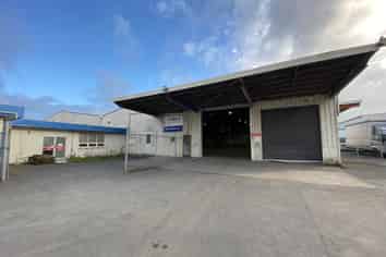 Spacious Industrial Warehouses in Prime Location