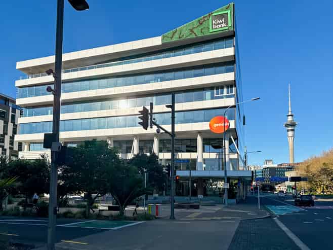 Office space for 5 persons in 155 Fanshawe Street