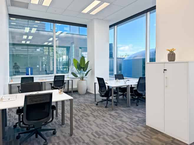 Office space for 5 persons in 155 Fanshawe Street