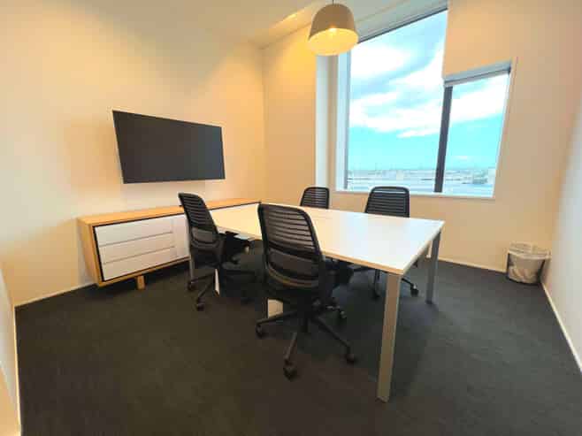 Book open plan office space in Regus Sylvia Park